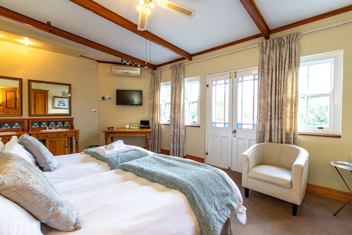 Room 6 of 37
