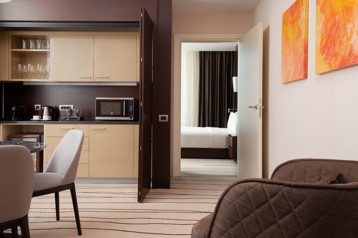 Room 5 of 116