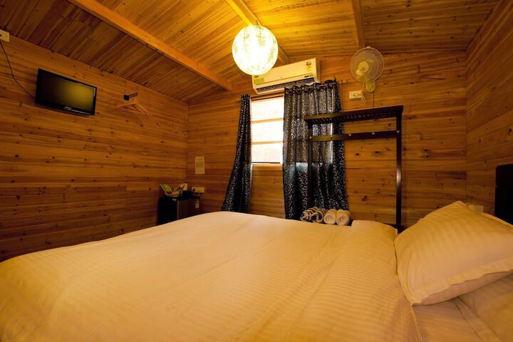 Room 16 of 193