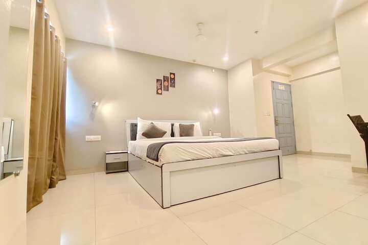 Room 12 of 26
