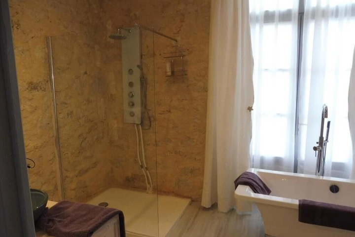 Room 9 of 22