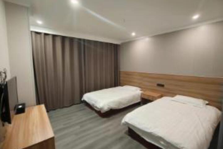 Room 11 of 13