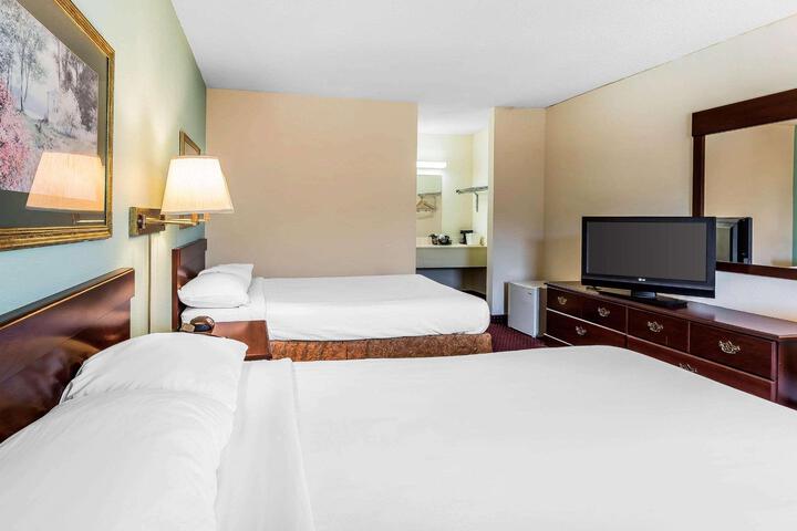 2 Double Beds (6 of 14)