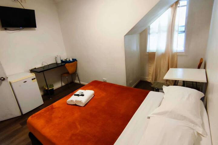 Room 16 of 73