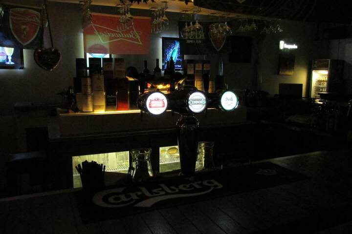 Lounge 17 of 44