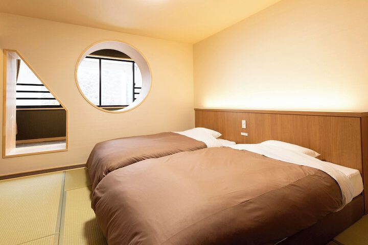 Room 6 of 43
