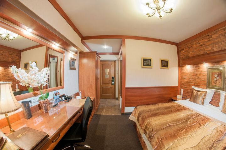 Room 19 of 112