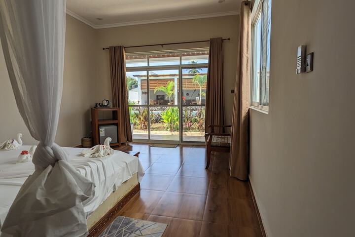 Room 4 of 43