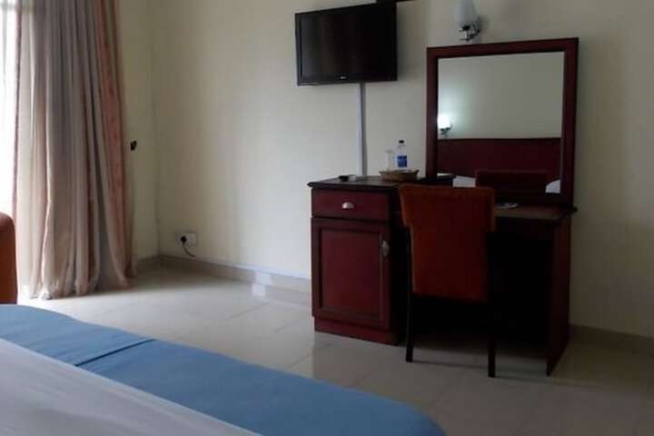 Room 6 of 27