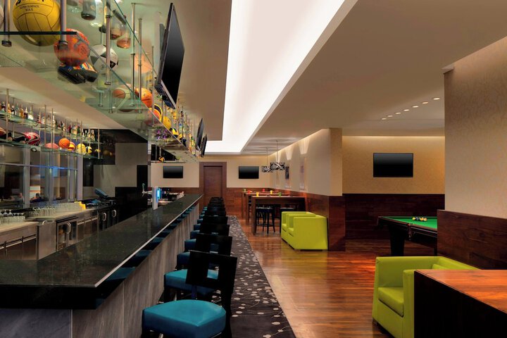 Lounge 53 of 67