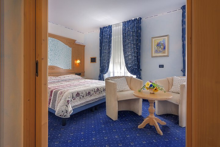 Room 9 of 33