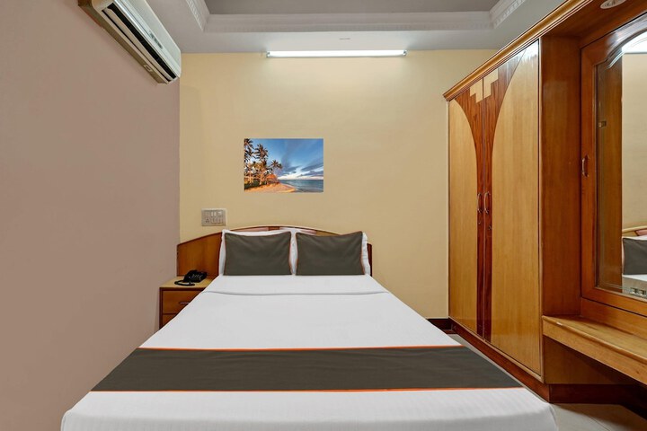 Room 10 of 28