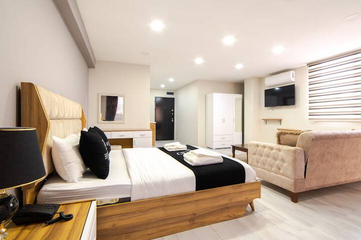Room 12 of 37
