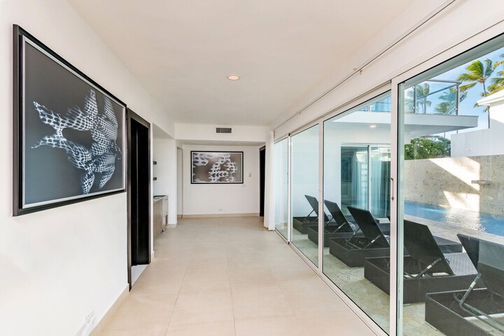 Room 10 of 10