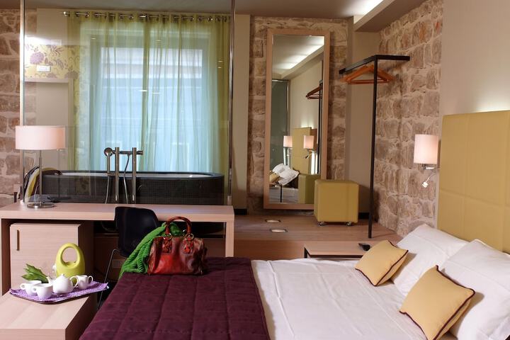 Room 14 of 54