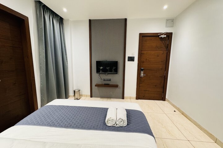 Room 27 of 37
