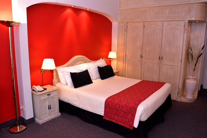Room 13 of 103