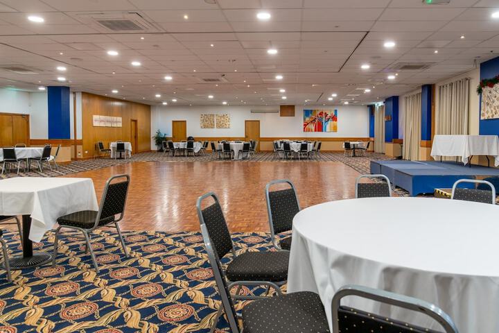 Ballroom/Hall 64 of 72