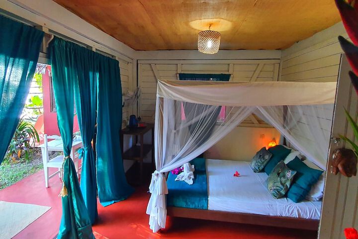 Room 33 of 208