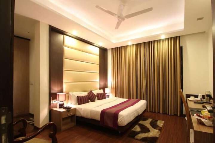 Room 7 of 25