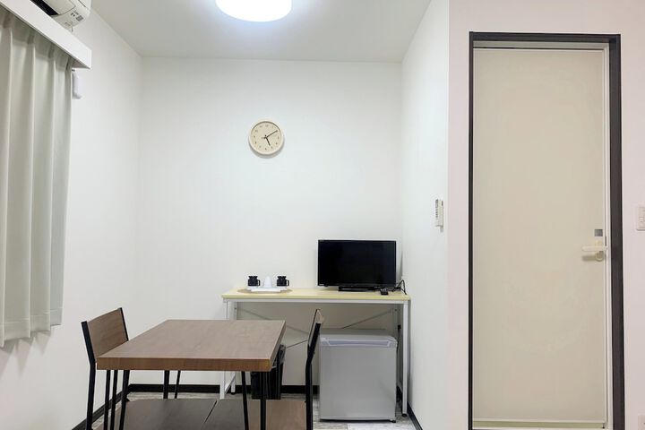Room 12 of 38