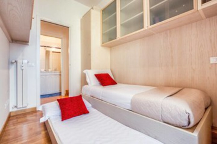 Room 9 of 22