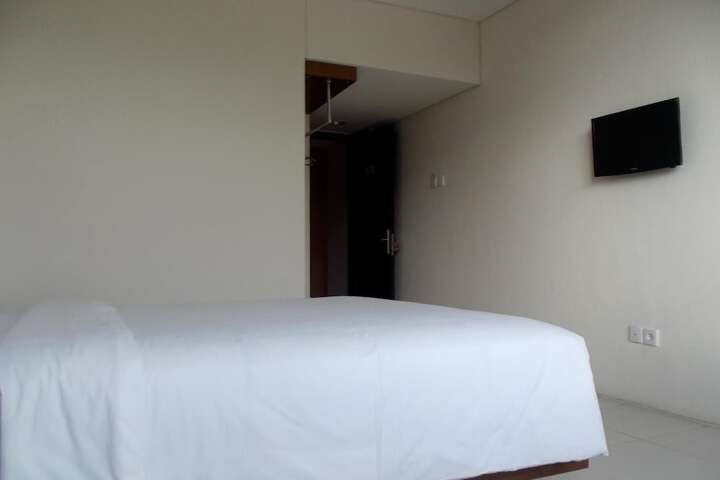 Room 13 of 30