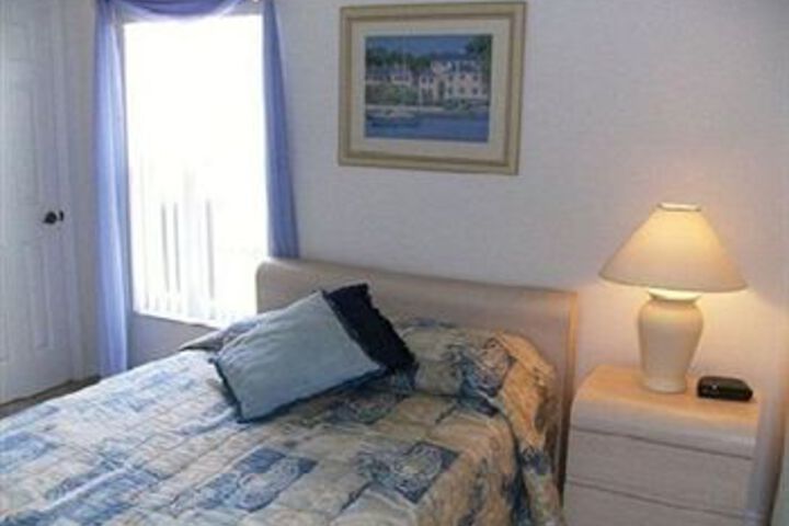 Room 10 of 32