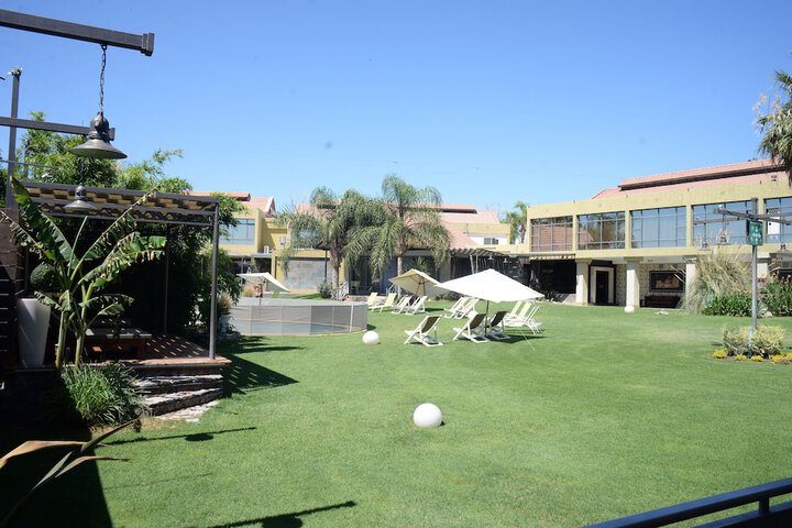 Hotel Exterior 74 of 93