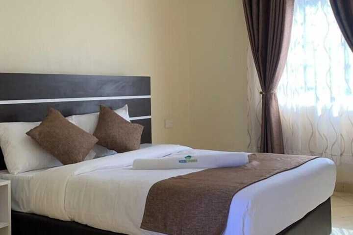Room 4 of 16