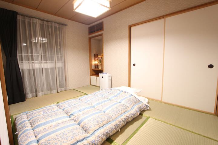 Room 7 of 32