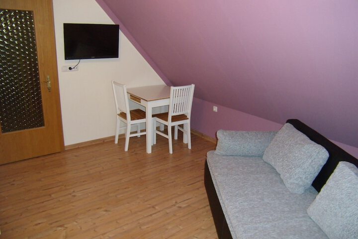 Room 7 of 82