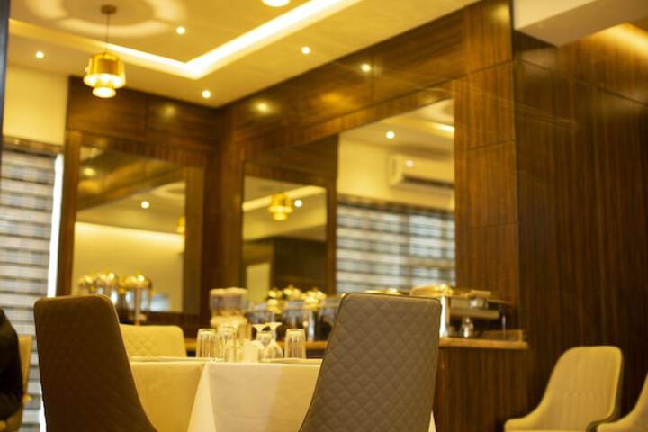 Dining 37 of 62