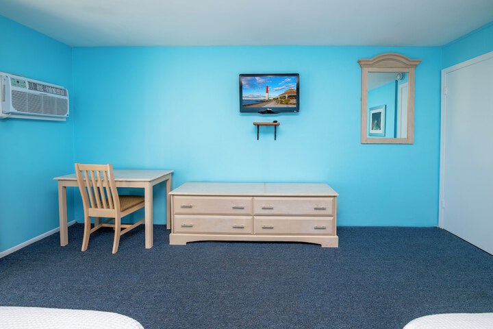 Room 13 of 21