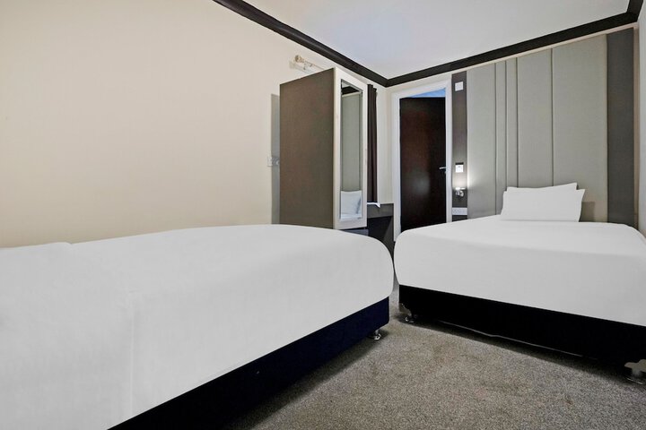 Room 49 of 83