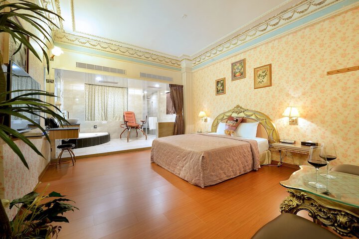 Room 14 of 64