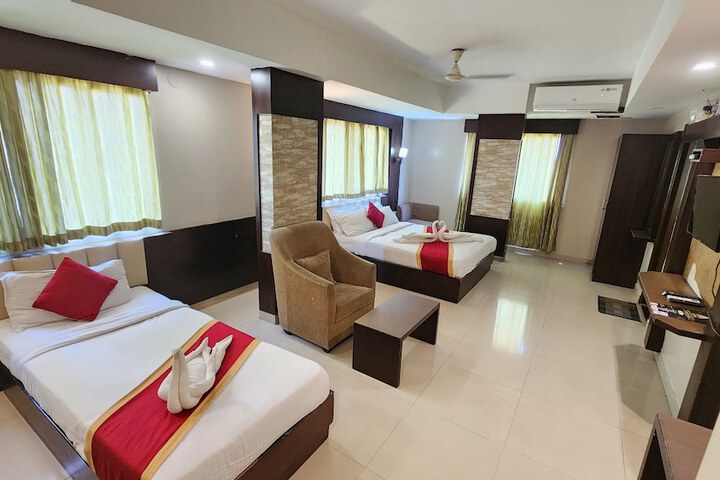 Room 6 of 10