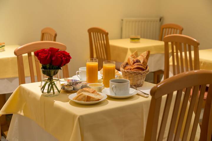 Breakfast/Coffee Service 29 of 36