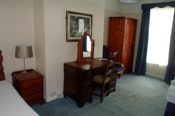 Room 25 of 37