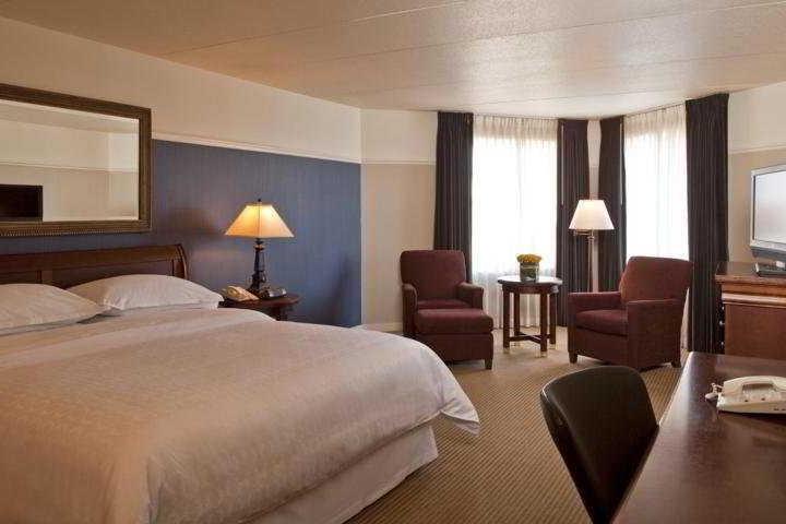 1 King Bed Accessible Corner (6 of 7)