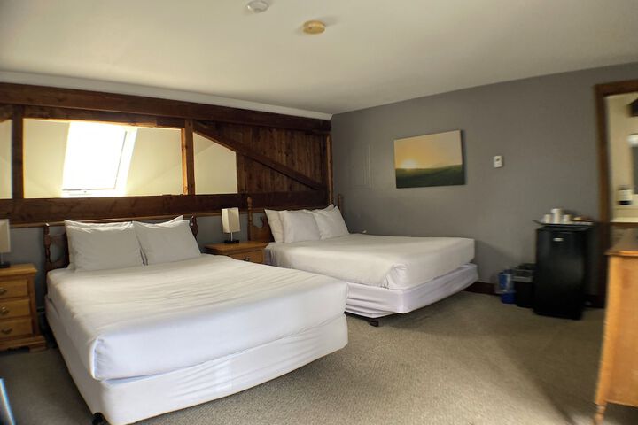 1 Queen Bed (49 of 80)