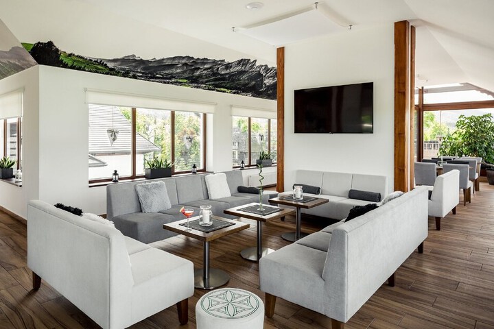 Lounge 60 of 72
