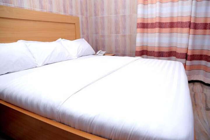 Room 3 of 39