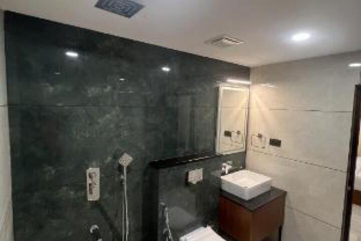 Room 14 of 16