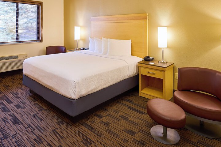 Economy King Bed (6 of 6)