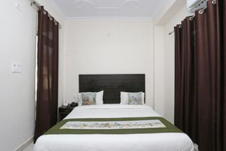 Room 13 of 19