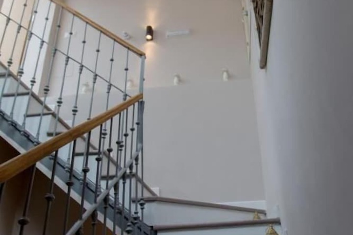Handrails in stairways