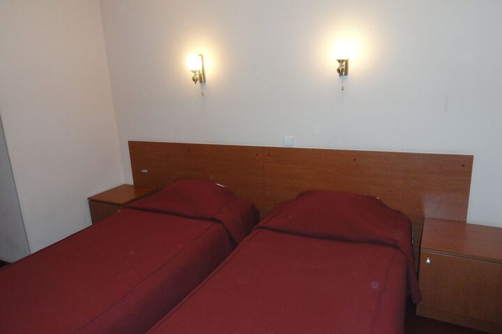 Room 12 of 64