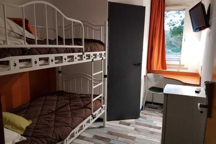 Room 8 of 18