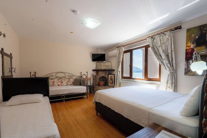Room 34 of 81
